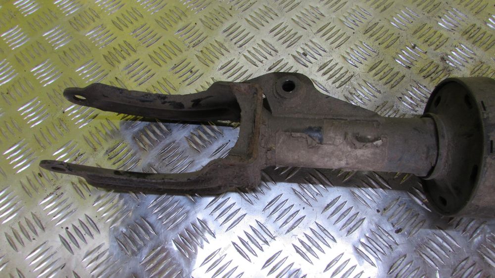 Пневмостойка VW Touareg NF FL стійка пневма стойка туарег передня ліва