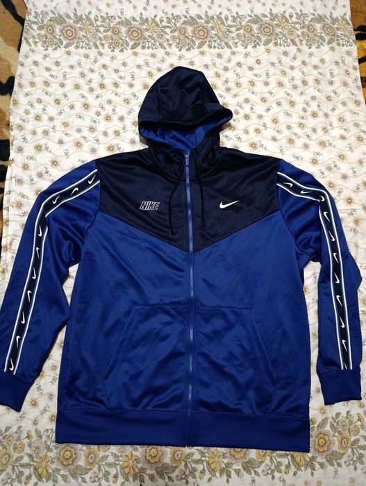 Продам мужскую спортивную кофту Nike Sportswear Repeat  Swoosh