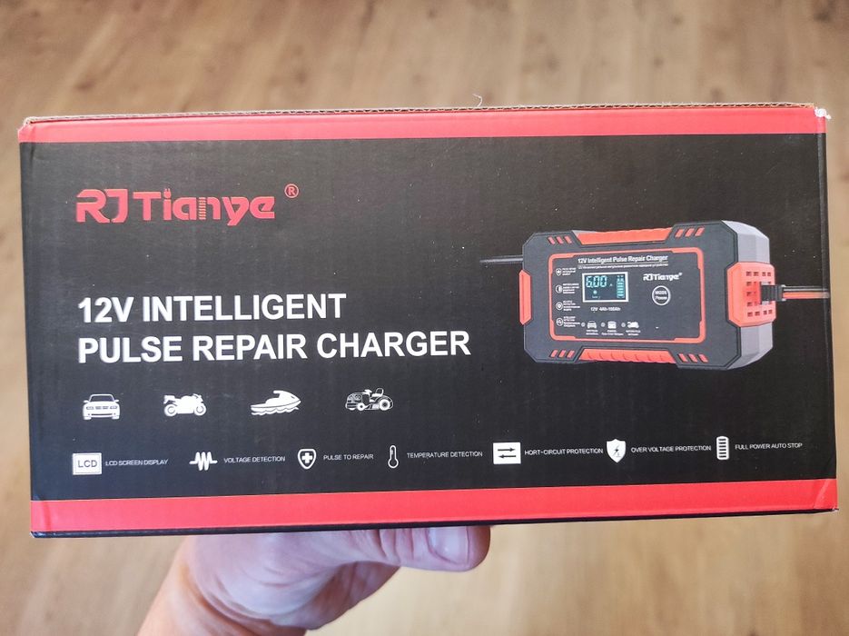 Зарядное импульсное  умное устройство, для авто аккумулятора.