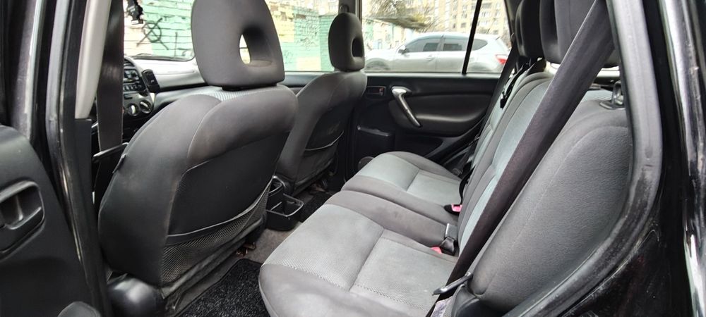 Тойота Рав4 2005 рік 2 літра дизель механіка повний привід