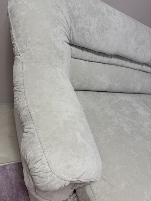 Диван сіро-бежевий