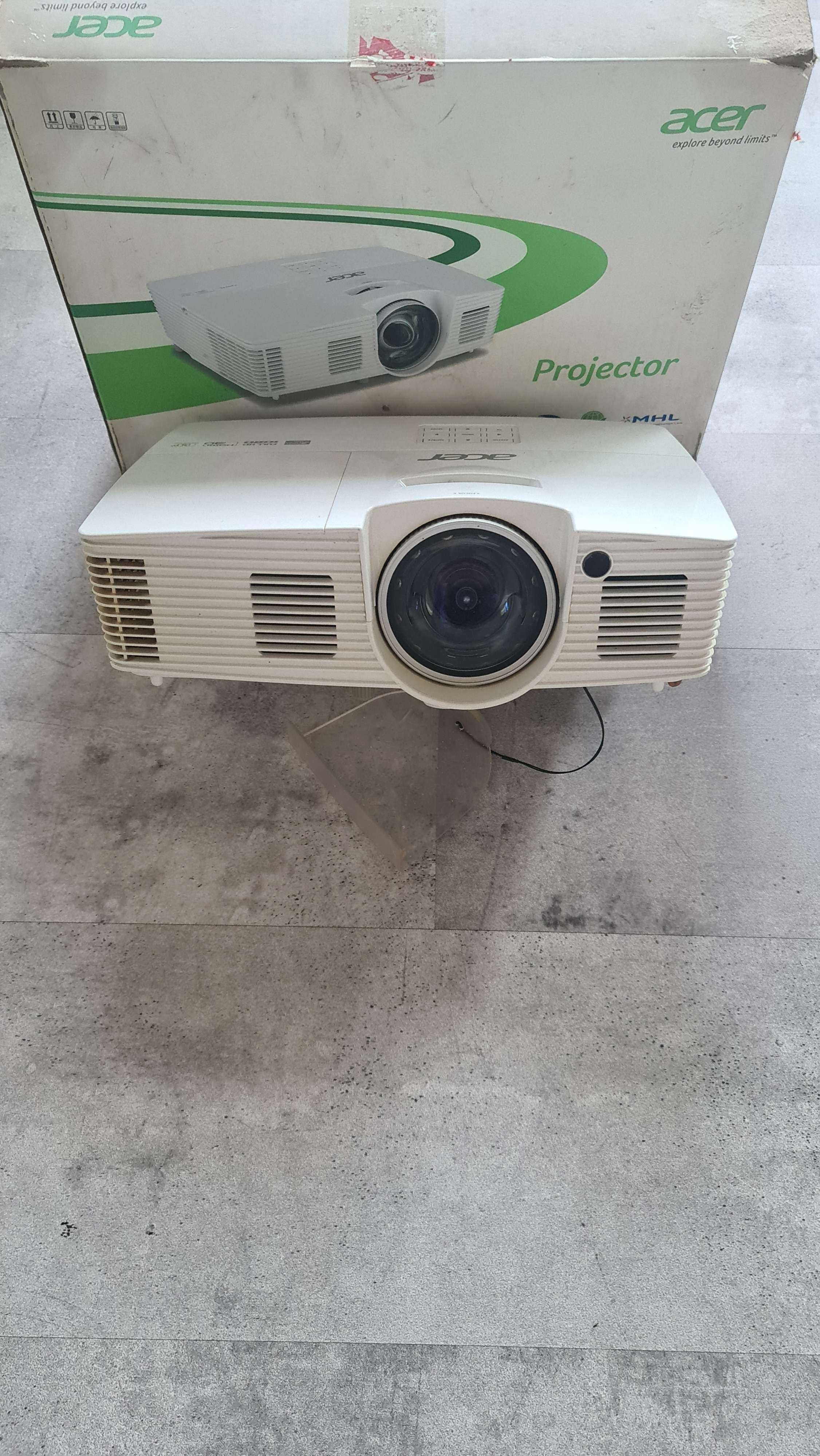 Projektor ACER H6517ST - duży obraz z małej odległości FULL HD