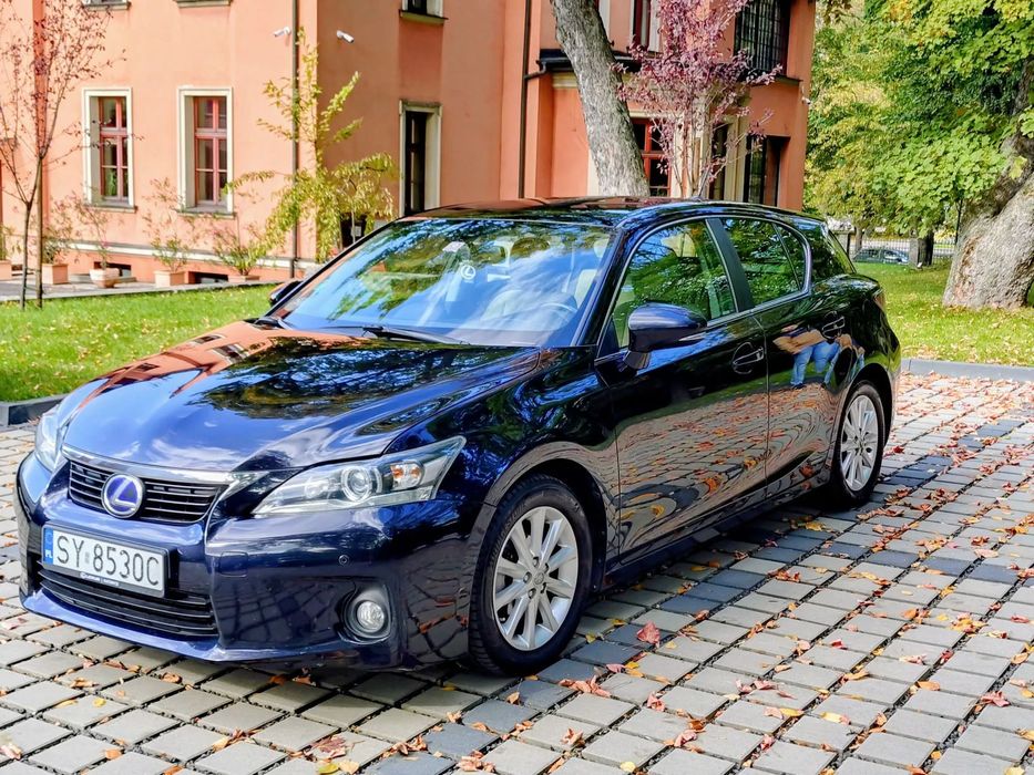 Lexus CT LEXUS CT 200h Classic. Kolor czarny opal. Tkanina alkantara.