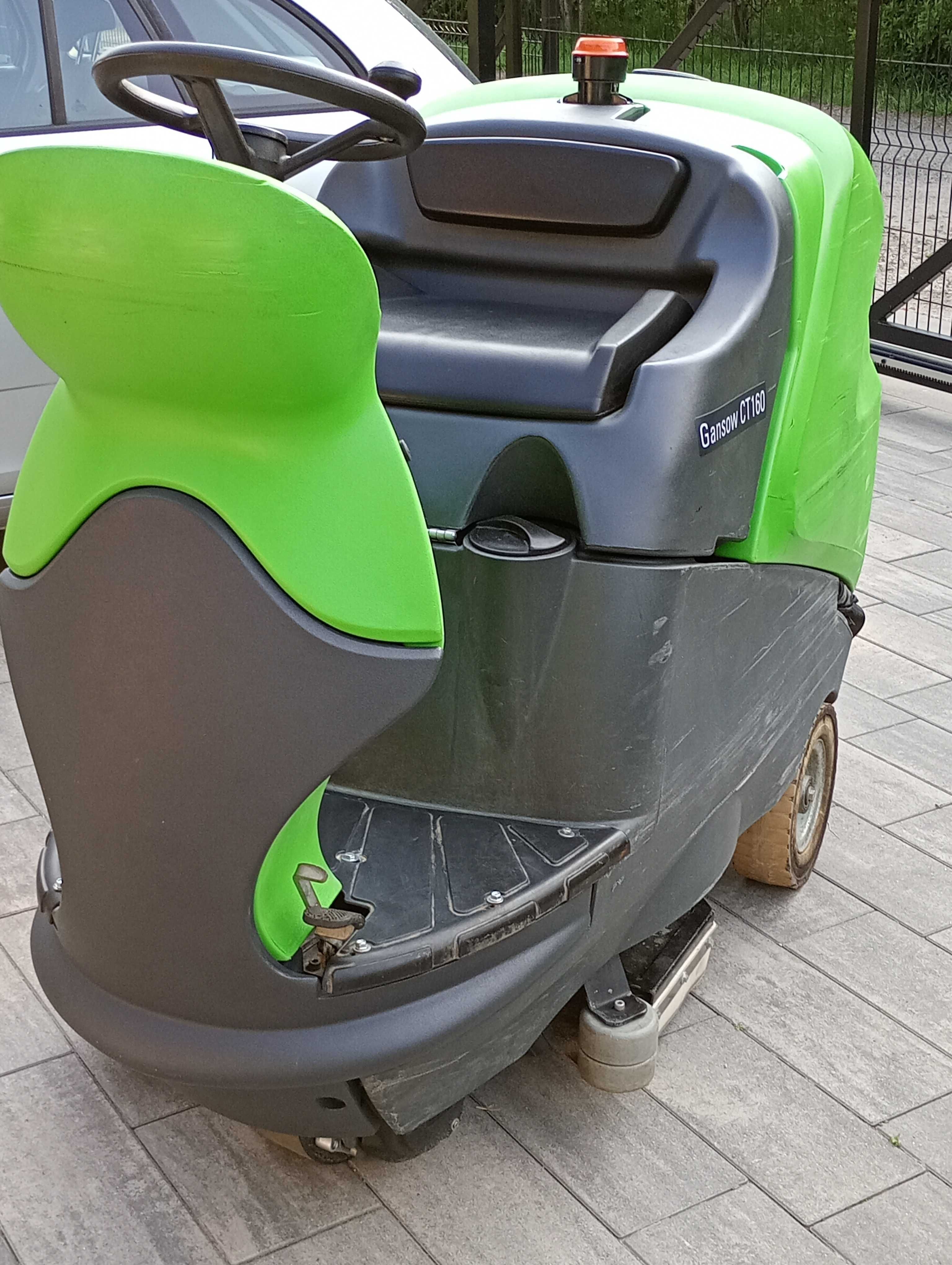 Maszyna czyszcząca, duży automat szorująco zbierający IPC CT 160 BT70