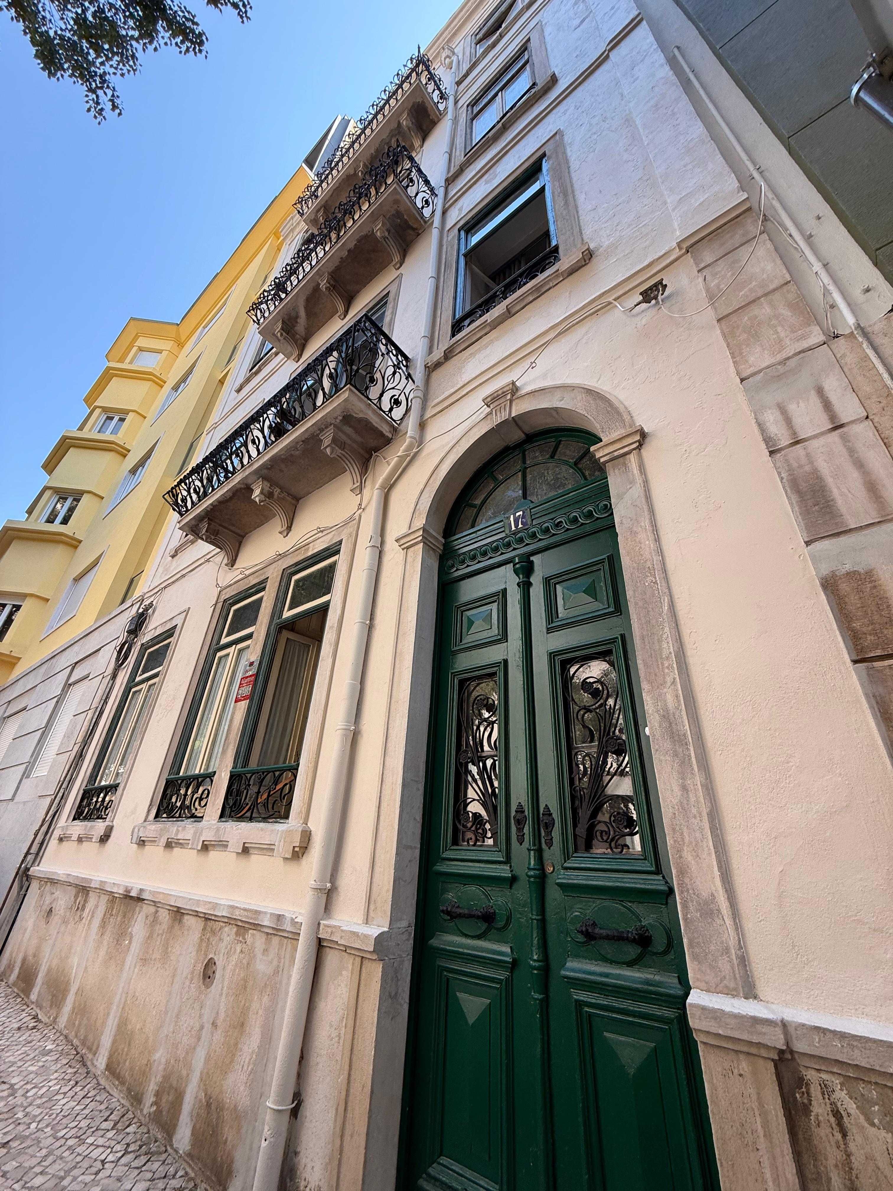 Quartos Casal amplos e luminosos em Saldanha  - ENTRADA IMEDIATA