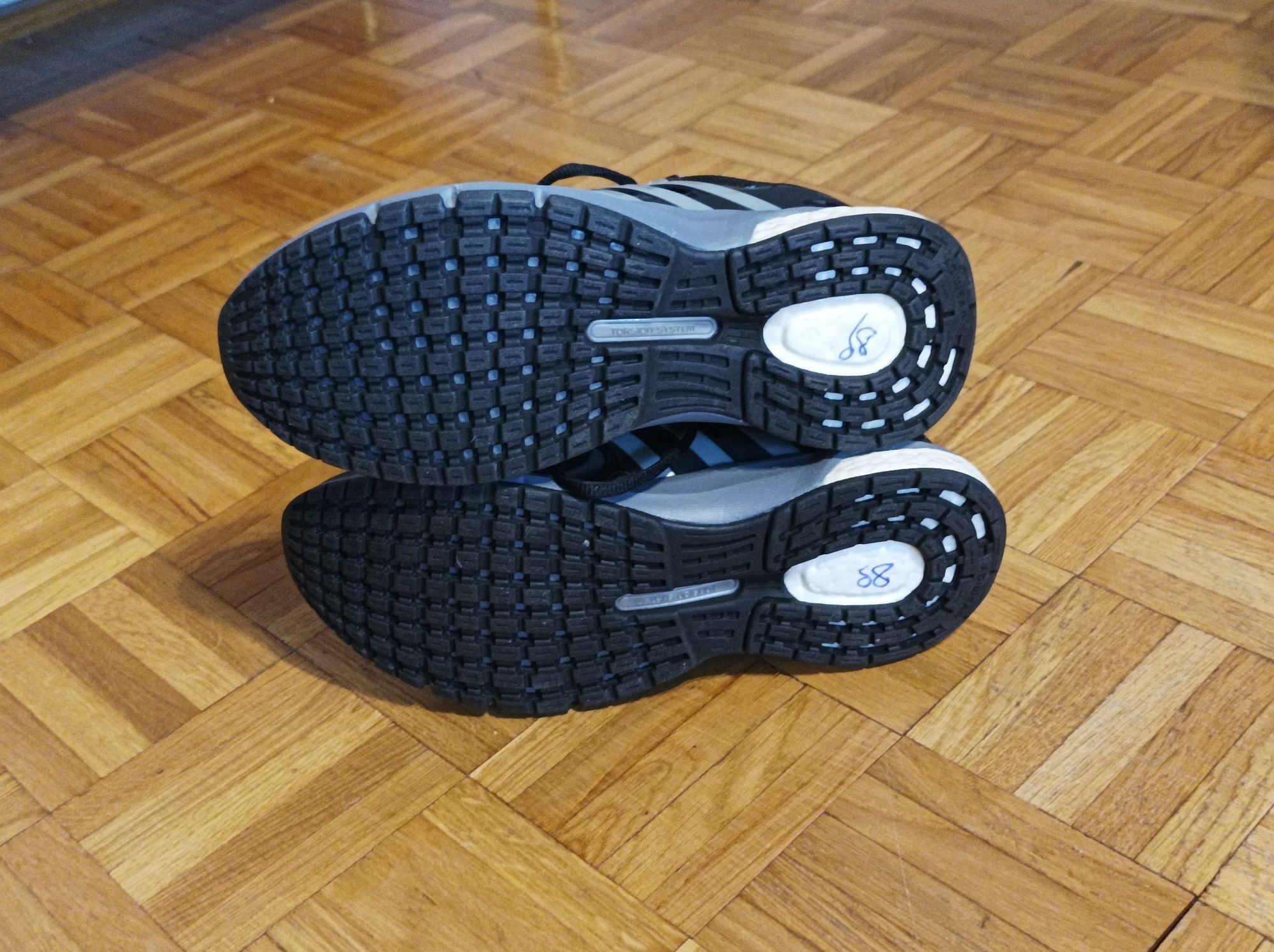 Buty do biegania Adidas questar boost techfit w