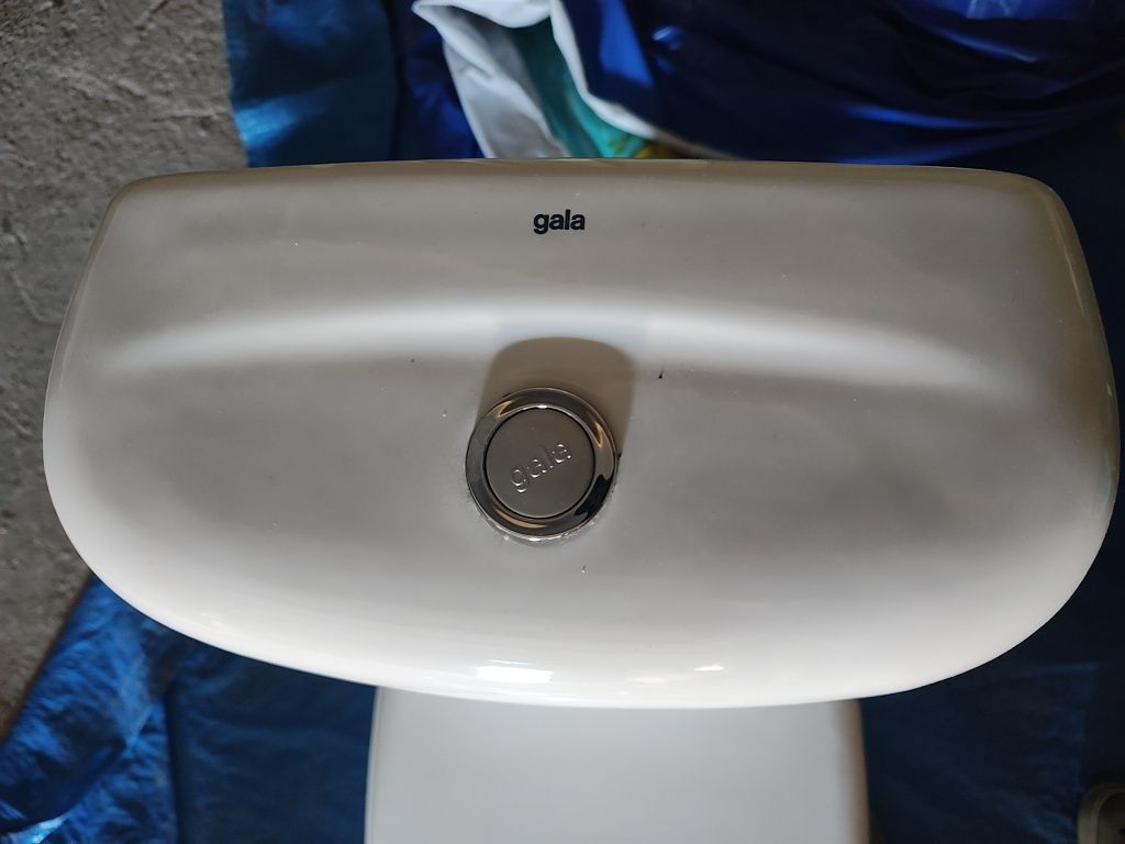 Kompakt WC Gala odpływ pionowy