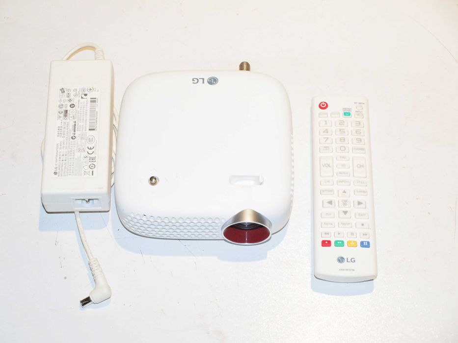 Портативний DLP LED проектор LG PW800 MiniBeam 800lm HD USB WiDi