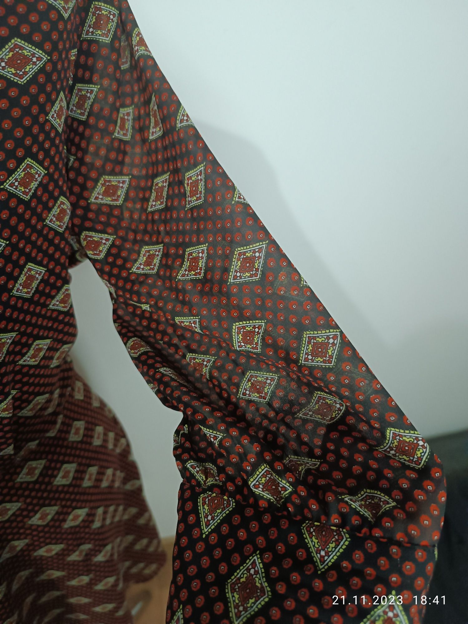 Sukienka ciekawy print 40