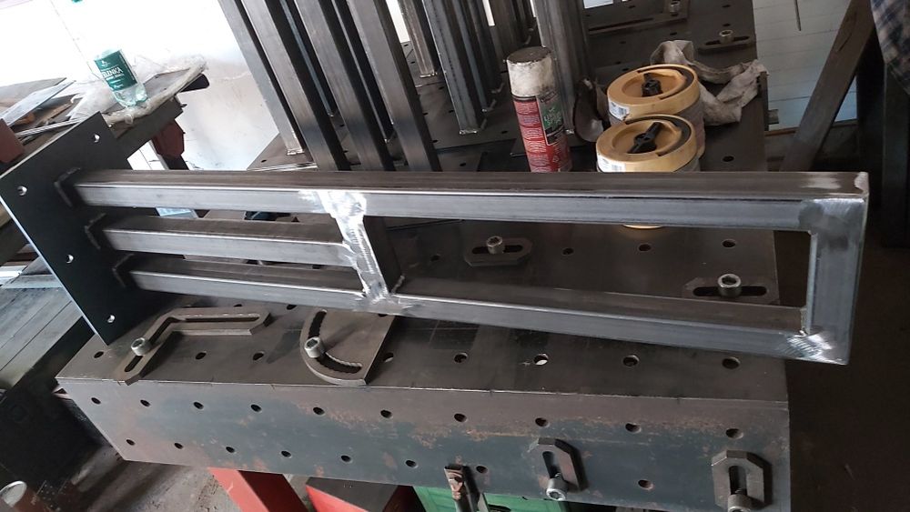 Schody wiszące półkowe