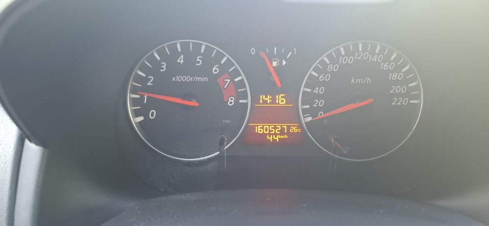 Нісан ноте 2009 .