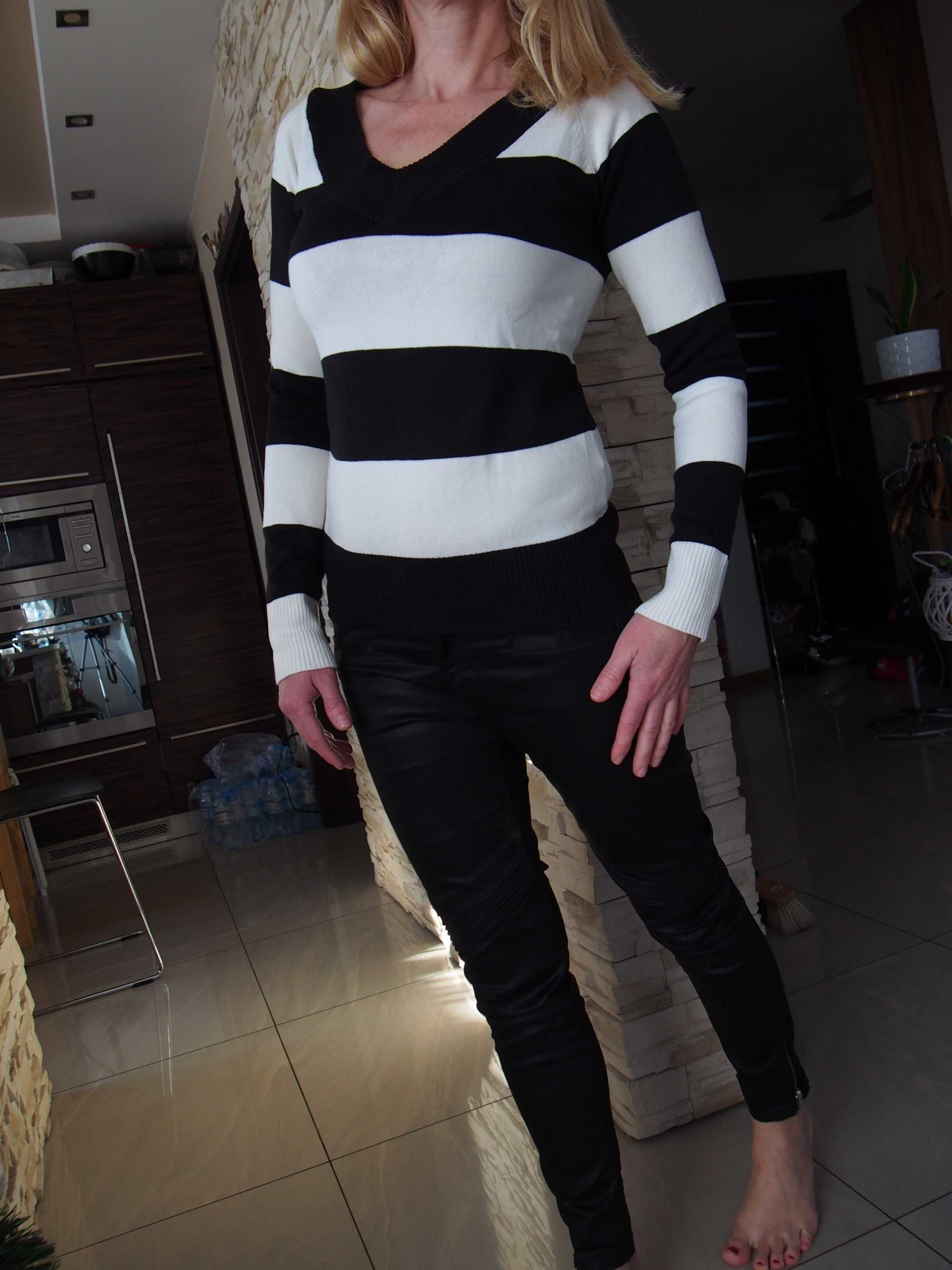 Sweter S/M czarno biały