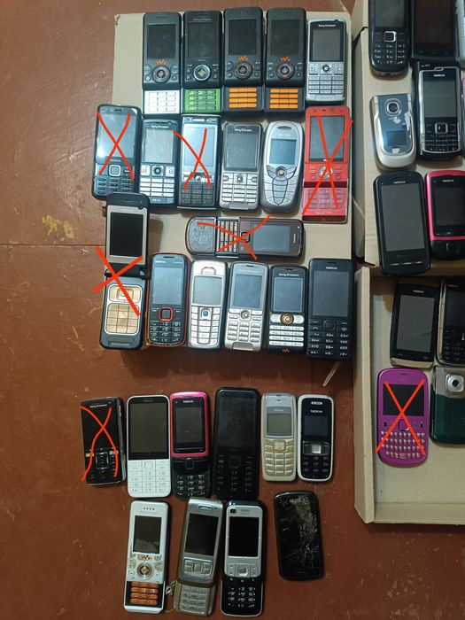 Лот з мобільних тиліфонів