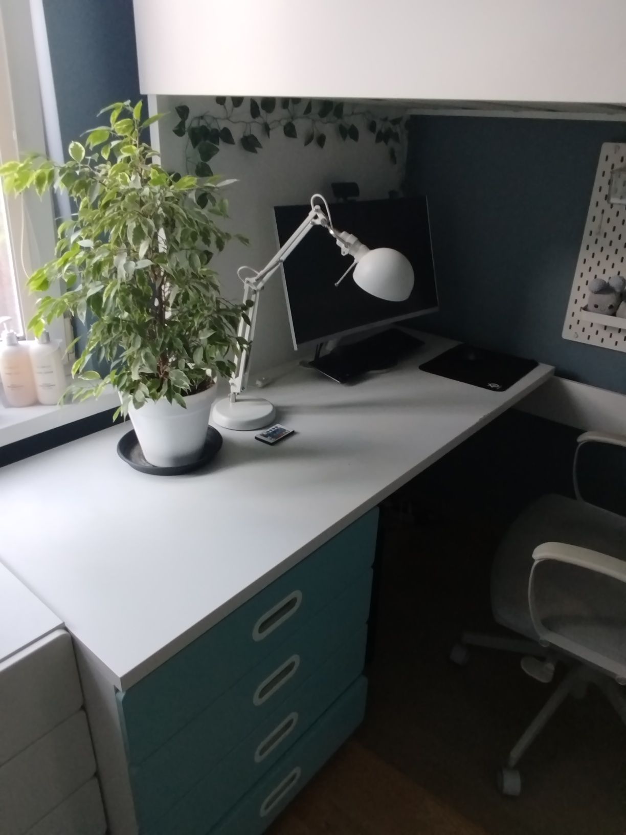 Łóżko na antresoli+biurko+materac Ikea