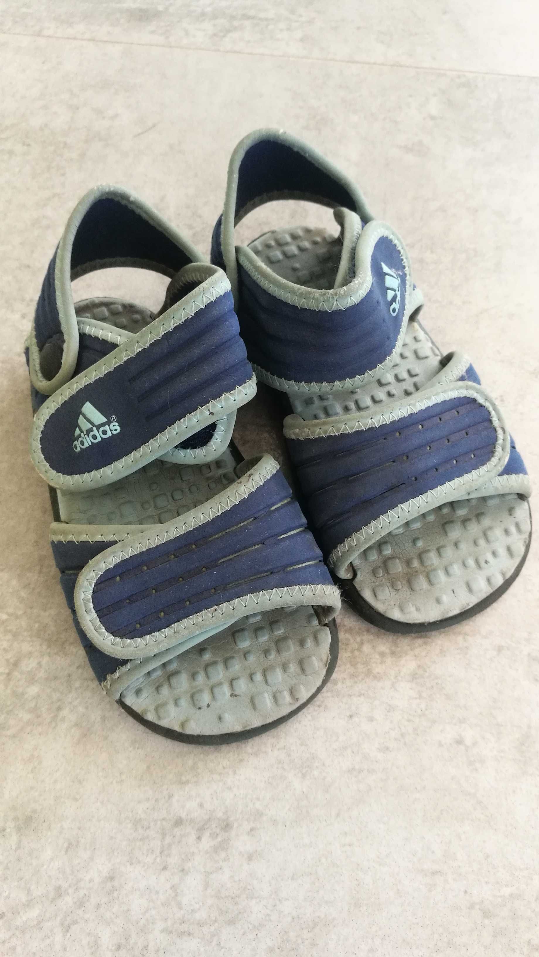 Granatowe sandały 27 Adidas na rzepy