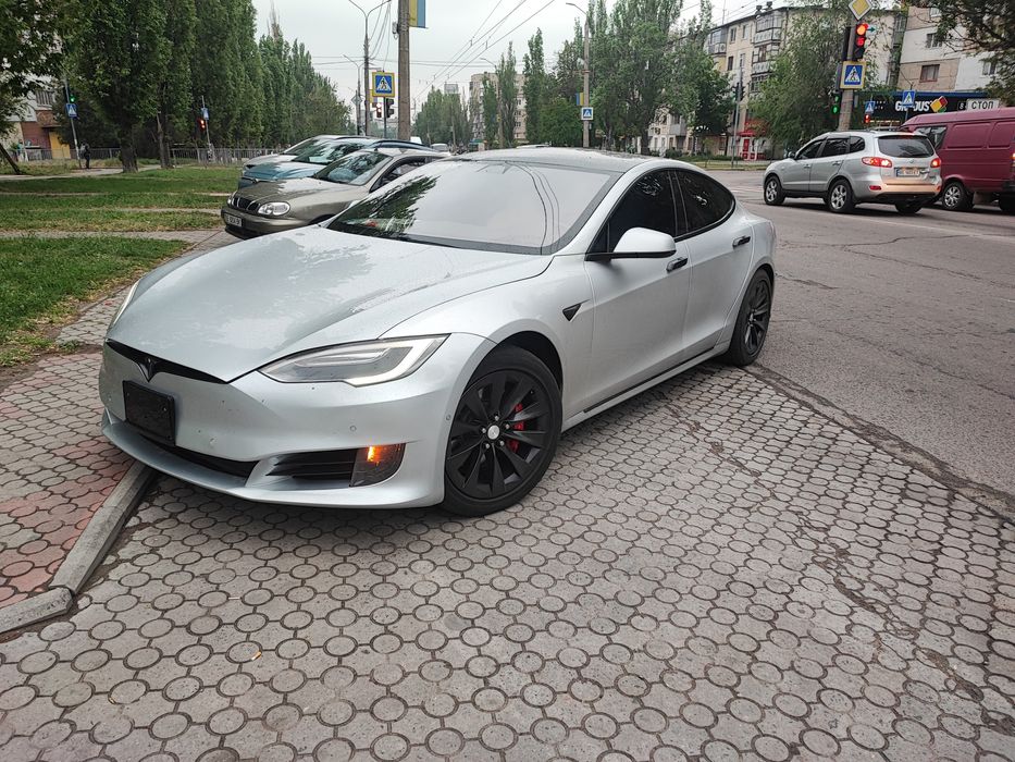 Аренда Tesla Model S P100D