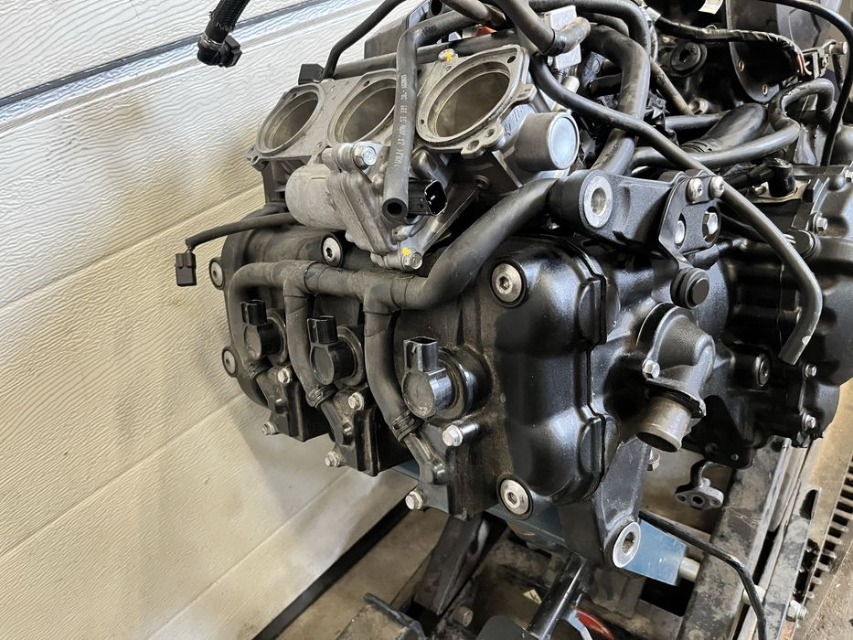 Silnik triumph speed triple 1050 rs tiger na części