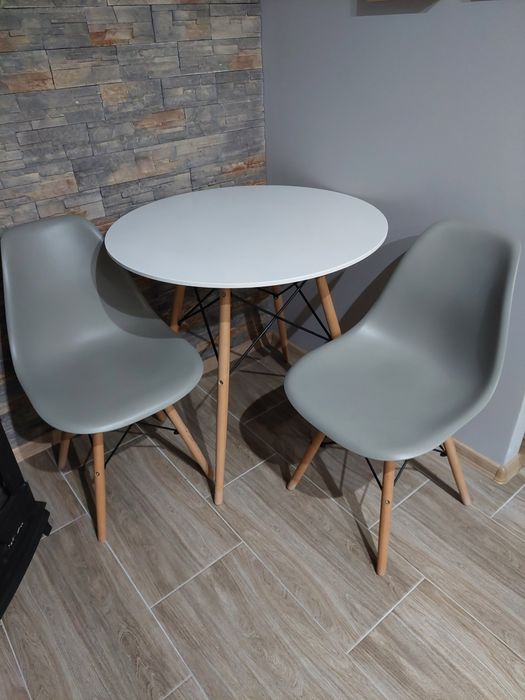 Stół +dwa krzesła