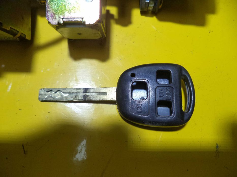 Замок зажигания Lexus IS 200 (Automat)