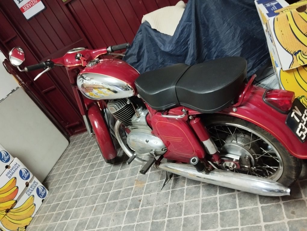 Antiga Moto Jawa 250
