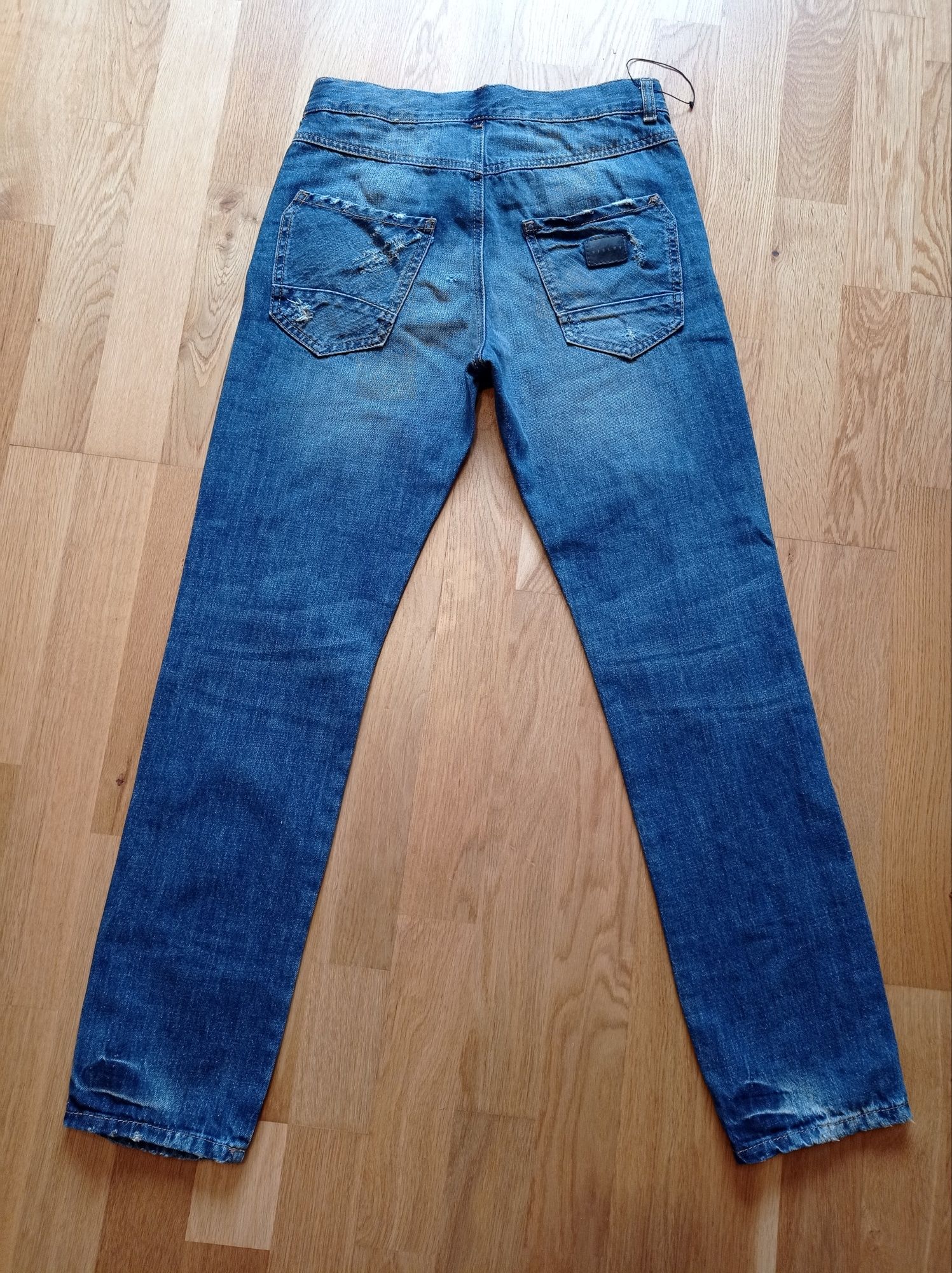 Sisley Bronx loose fit jeansy przecierane z dziurami, r. W25 L30