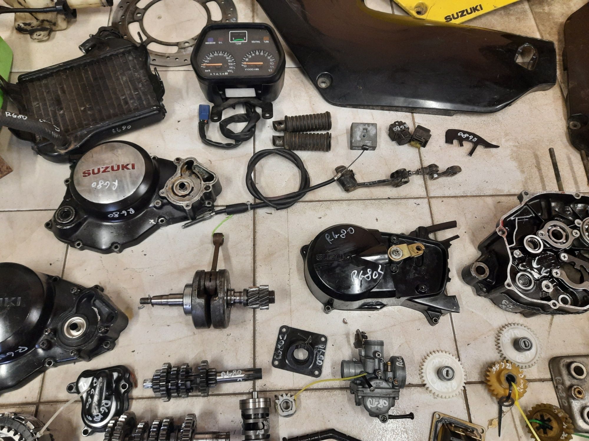 Suzuki RG 80 silnik części wał sprzęgło cylinder bak magneto licznik