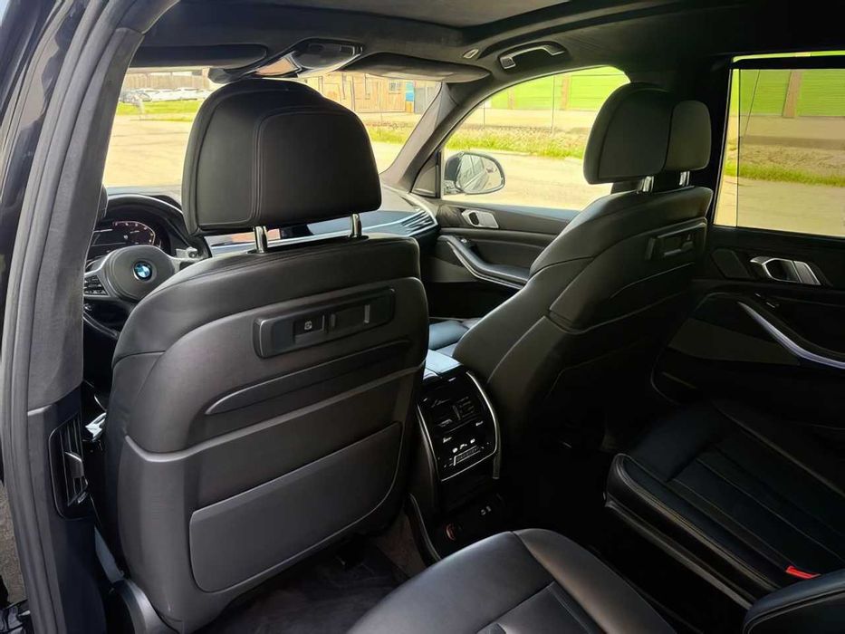 BMW X7 M50i      2020