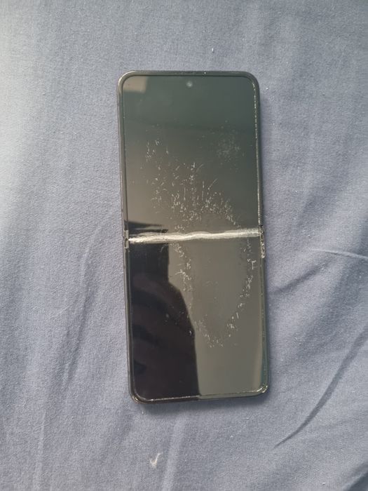 Samsung galaxy z flip4(возможен торг)