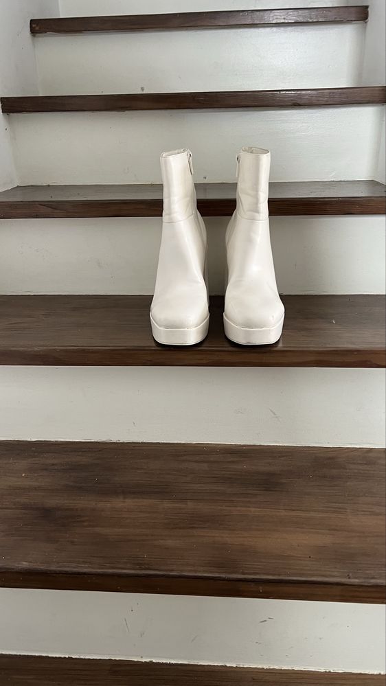 Botas brancas de tornozelo