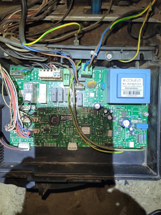 Продам плату управління котла арістон Clas 24та запчастини