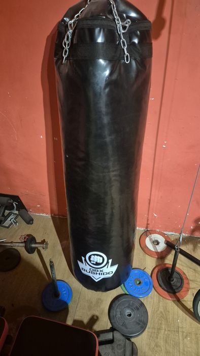 Sprzedam worek bokserski z rękawicami Bushido