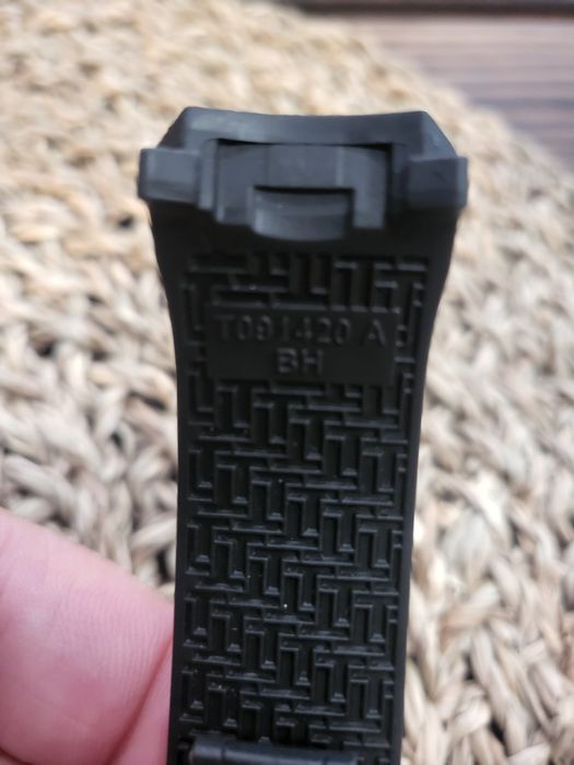 Bracelete Tiissot Touch Solar borracha com fecho em Titânio (novo)