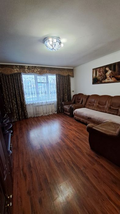 Поряд з центральним автовокзалом.