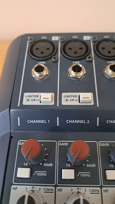 Мікшерний пульт Soundcraft Signature 12