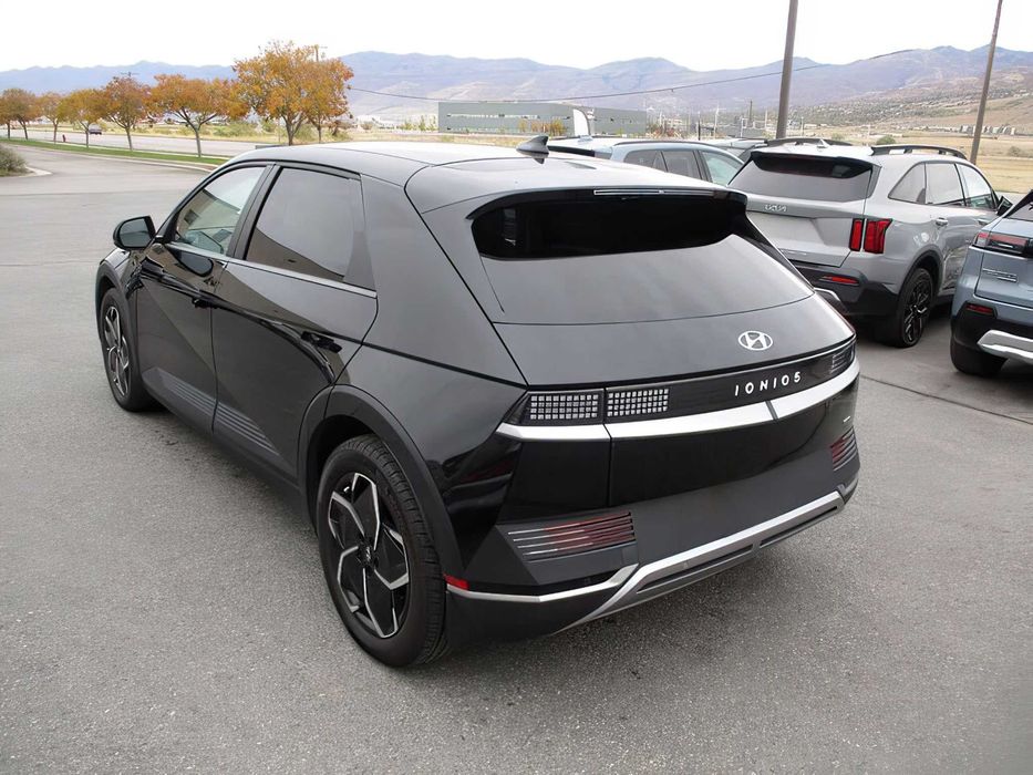 Hyundai Ioniq 5      2023