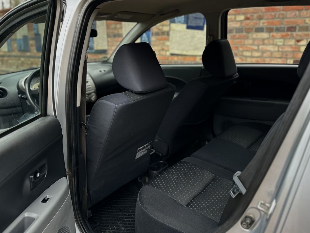 Daihatsu Sirion 1.0 2008 5D - Toyota Benzyna