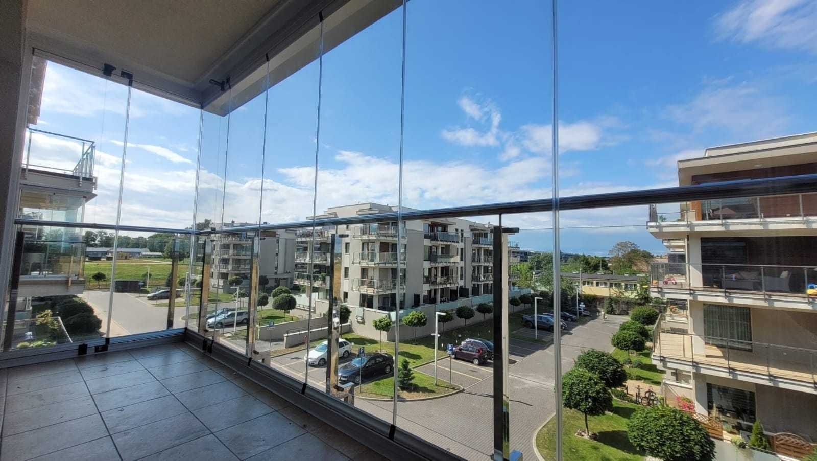 Aluminiowa zabudowa balkonu, zadaszenie tarasu, wiatrołap, balustrada