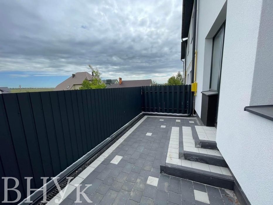 Продається котедж неподалік Тернополя