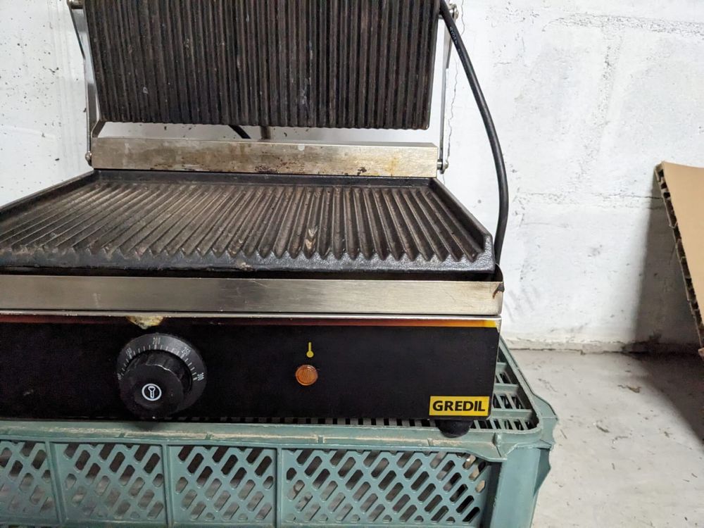 Opiekacz grill do hotdogow zapiekanek itp