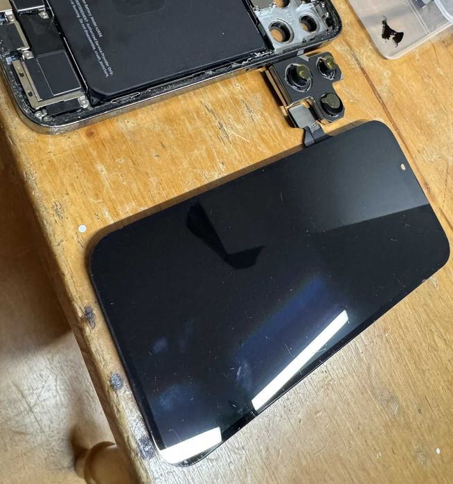 Iphone 13 pro na części, ekran, korpus, aparaty