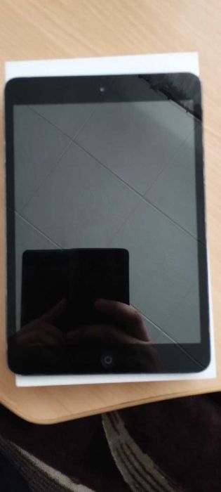 Планшет 7.9" Apple A1432 iPad mini 16GB