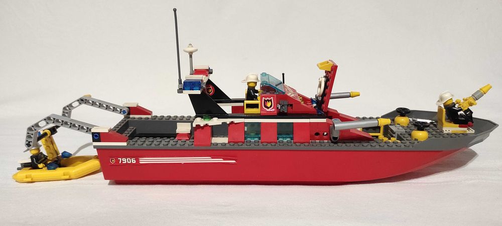 Klocki LEGO CITY Łódź strażacka 7906