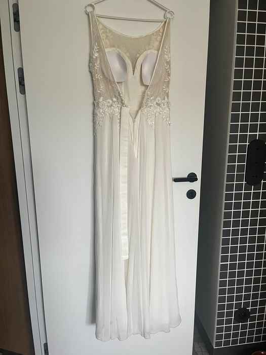 Suknia ślubna z salonu z wyciętymi plecami rozmiar 36/8