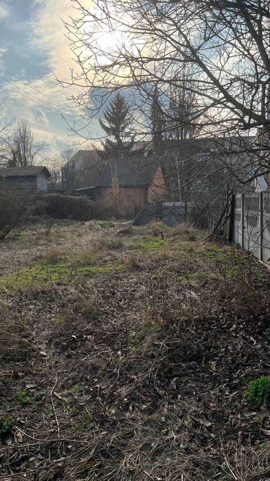 Продаж земельної ділянки з будинком на Київській