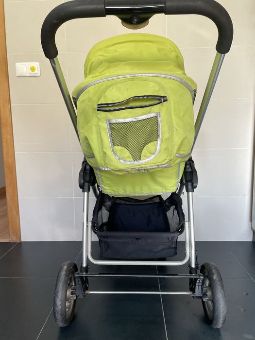 Carrinho ee bebé com ovo