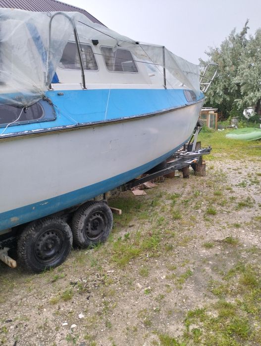 Jacht żaglowy, kabinowy