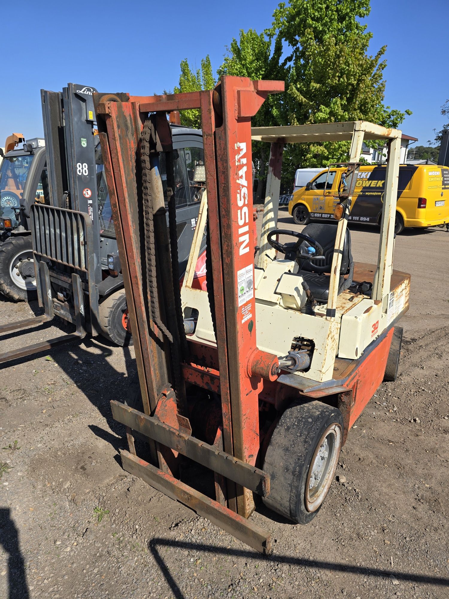 Wózek widłowy Nissan A30 3000kg diesel widlak