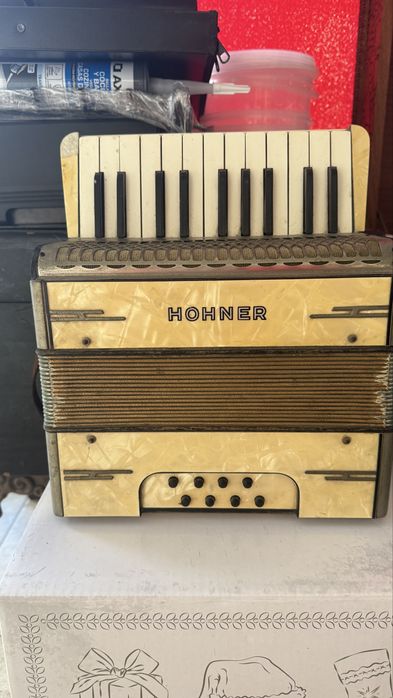 Acordeon/concertina hohner em madre perola