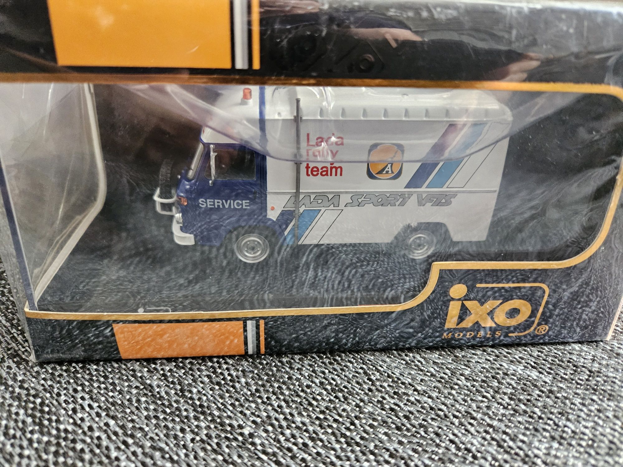 IXO Models Avia A21F Lada Service Team VFTS 1:43 R