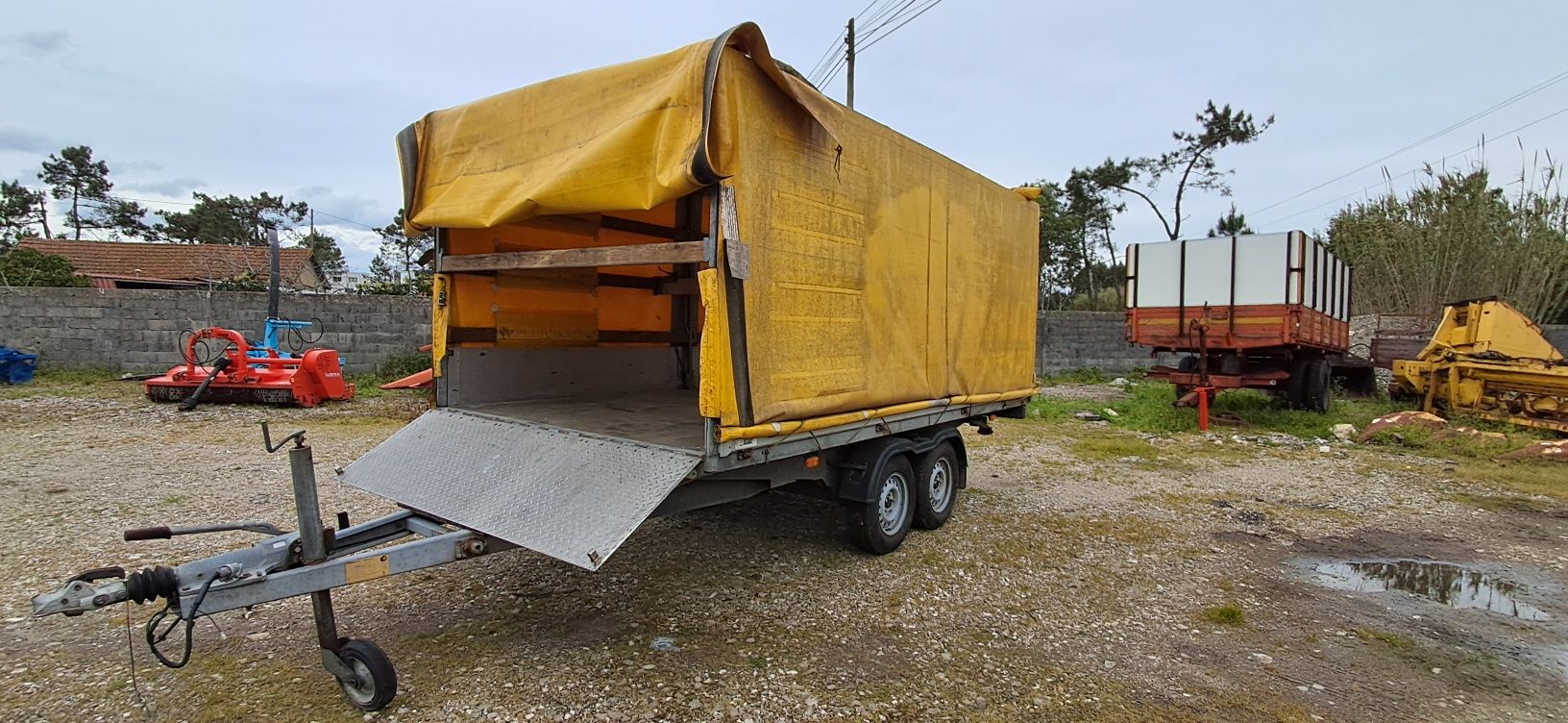 Reboque de mercadorias marca Daltec 3500 kgs